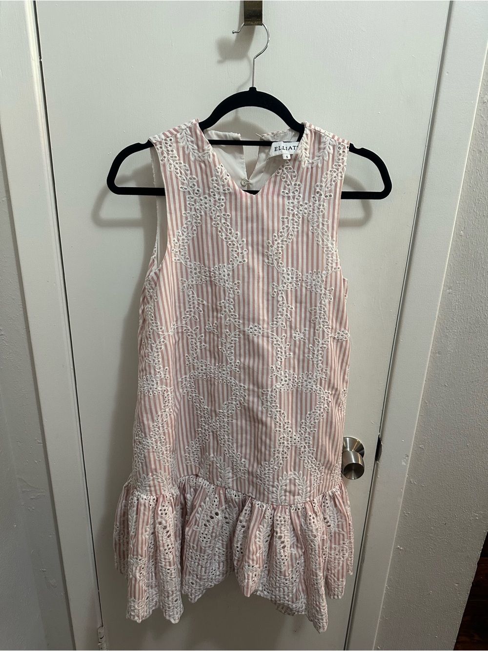 Elliatt pretty dress woman’s small Blush Pink Striped Lace Overlay Dress